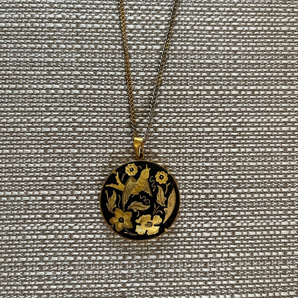 19in Gold tone Vintage Damascene round pendant necklace